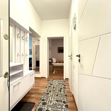 A Lovely 2 Bedroom In The Heart Of *
